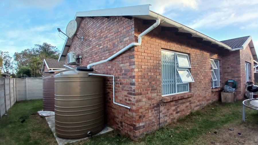 To Let 2 Bedroom Property for Rent in Glenroy Park Eastern Cape